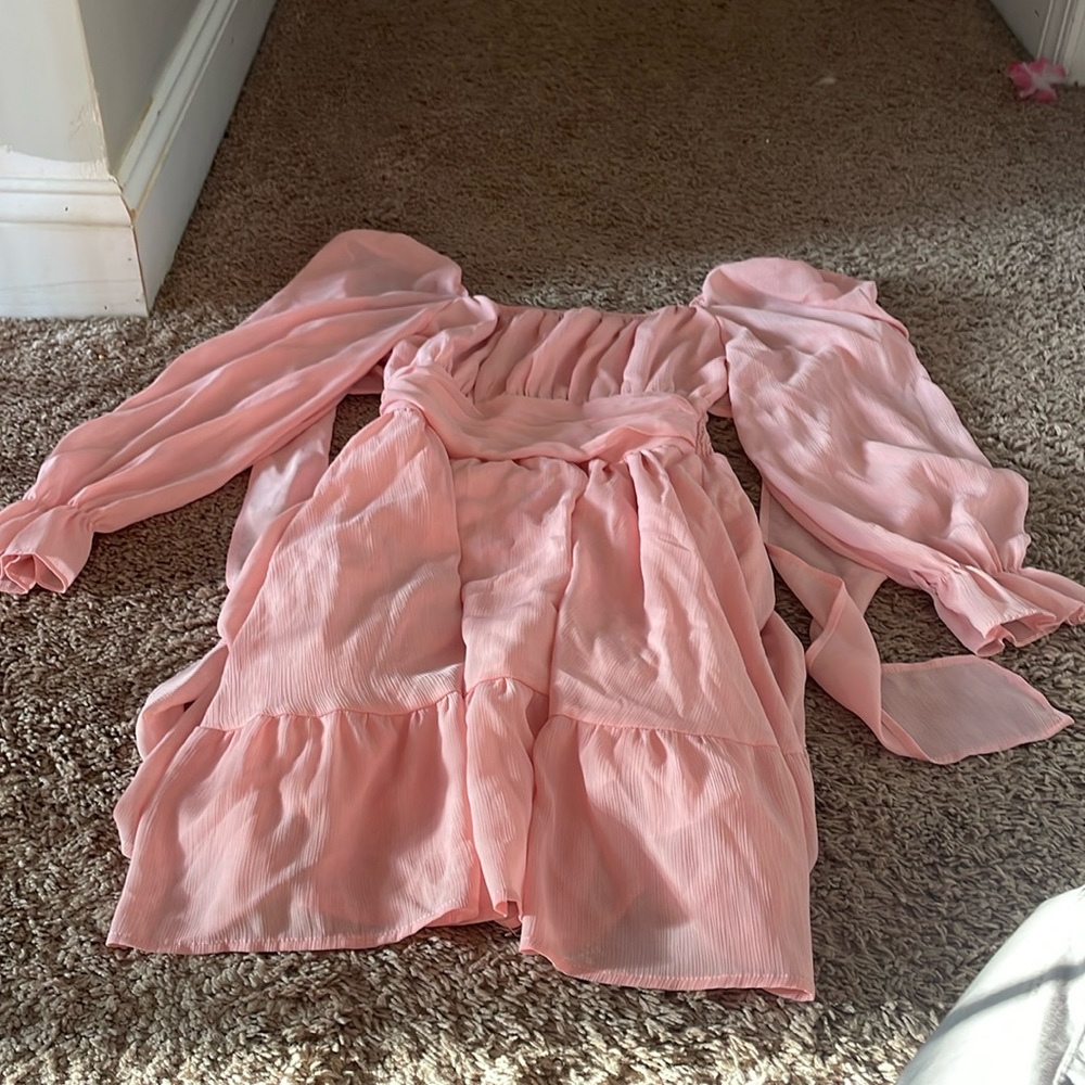Size small, peachy pink very pretty. - Picture 1 of 1
